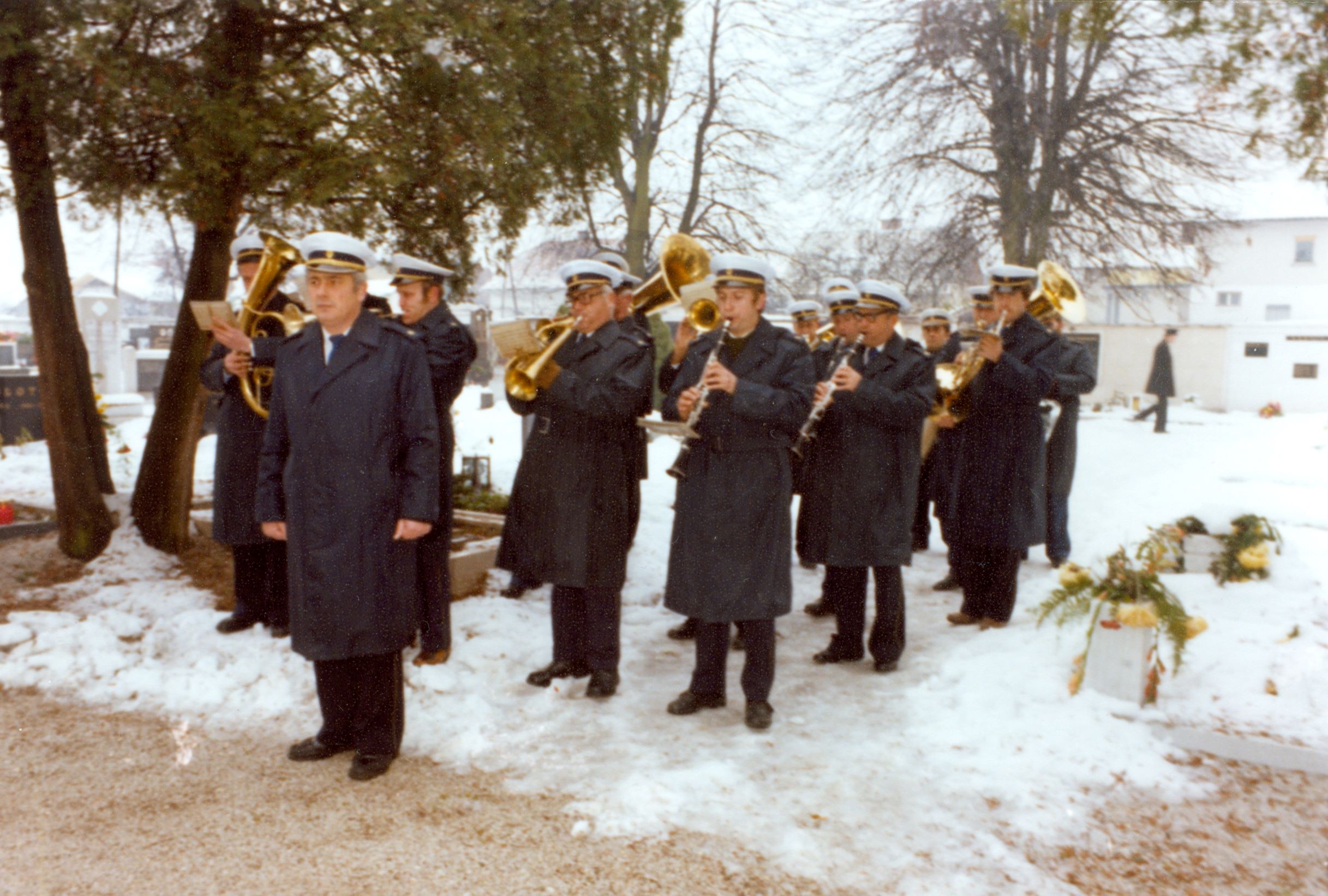 1979_11_13 Dravlje, pogreb Lojzeta Pavlina starejsega-s